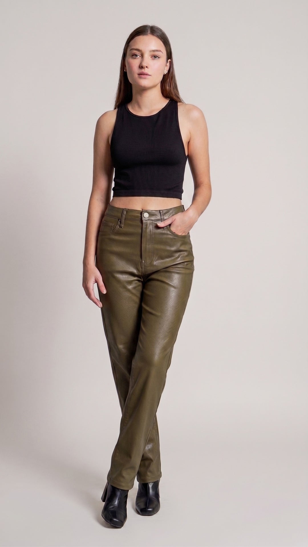 Pantalón straight mujer Balam color camel, corte recto tiro alto
