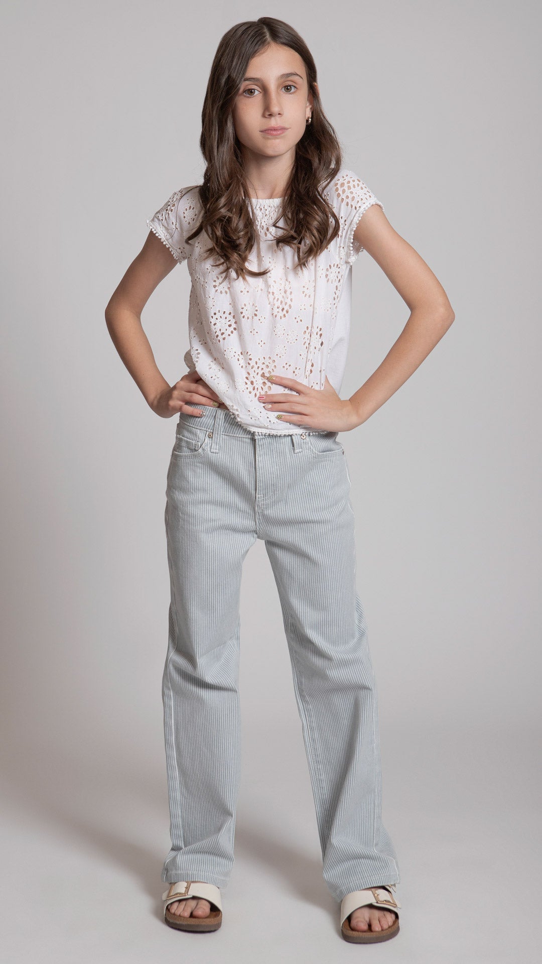 Pantalón Wide Leg Niña Balam en azul claro, corte de pierna ancha