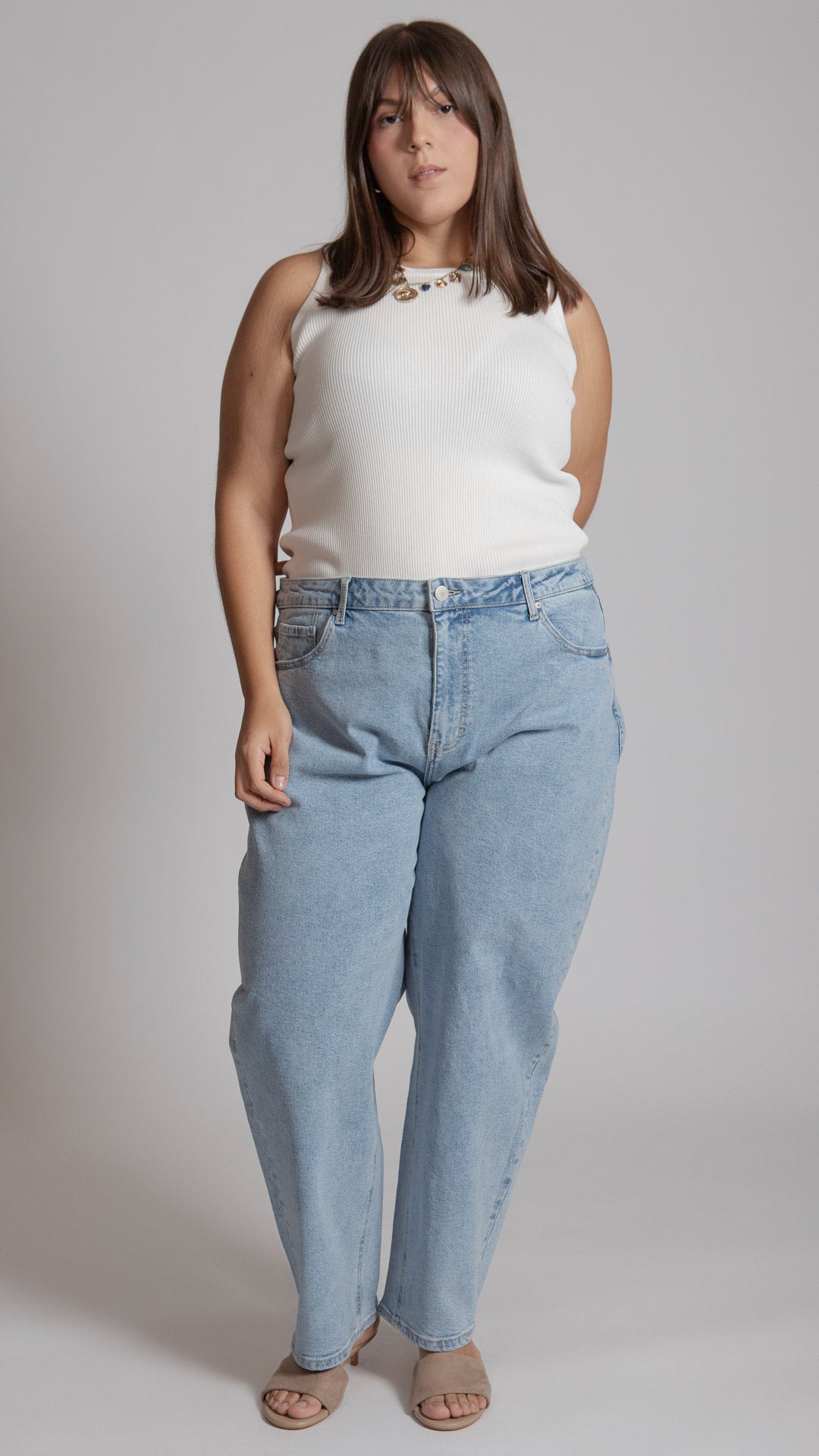 Pantalón barrel curvy Balam en azul claro y medio, corte globo tallas 14 a 22