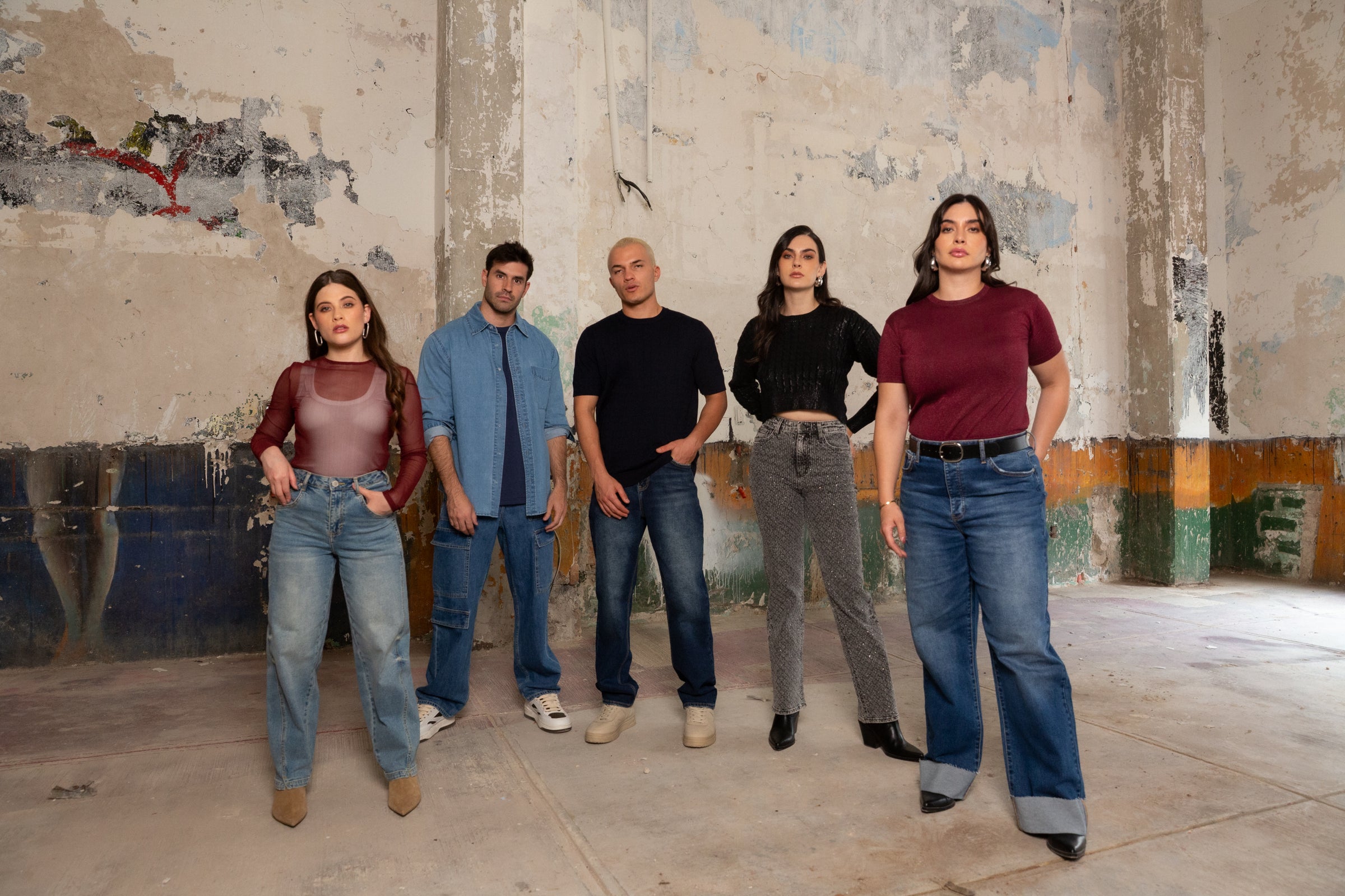 hombres-mujeres-usando-jeans-balam-denim