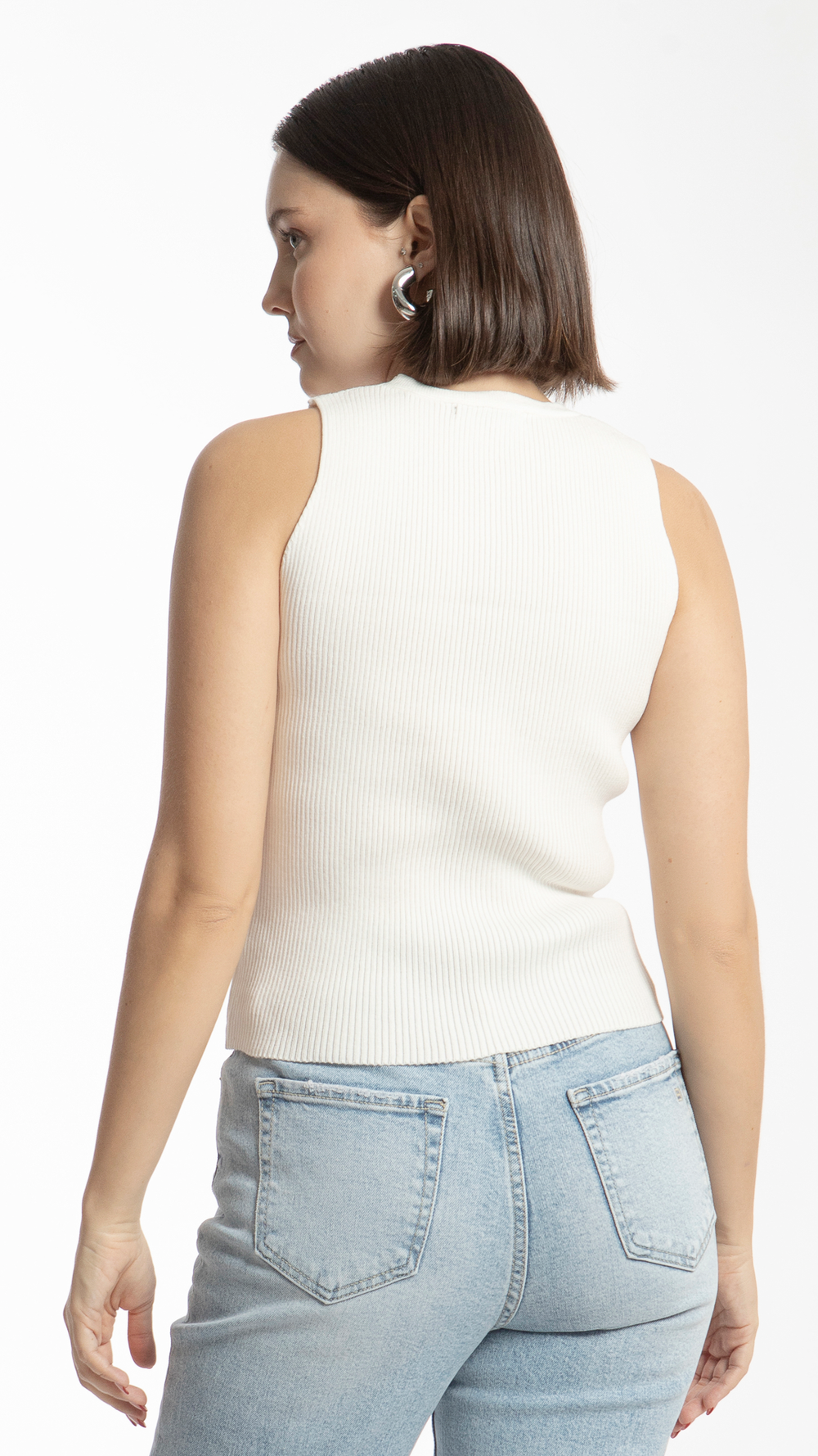 blusa-blanca-mujer-tejido-botones-sin-mangas-b-basic