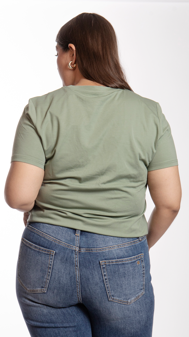 blusa-basica-verde-curvy-lisa