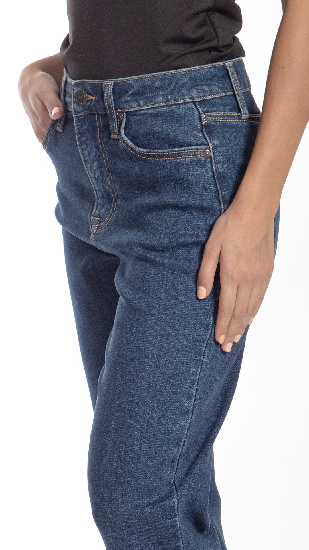Jeans-mom-de-mezclilla-lisa-detalle