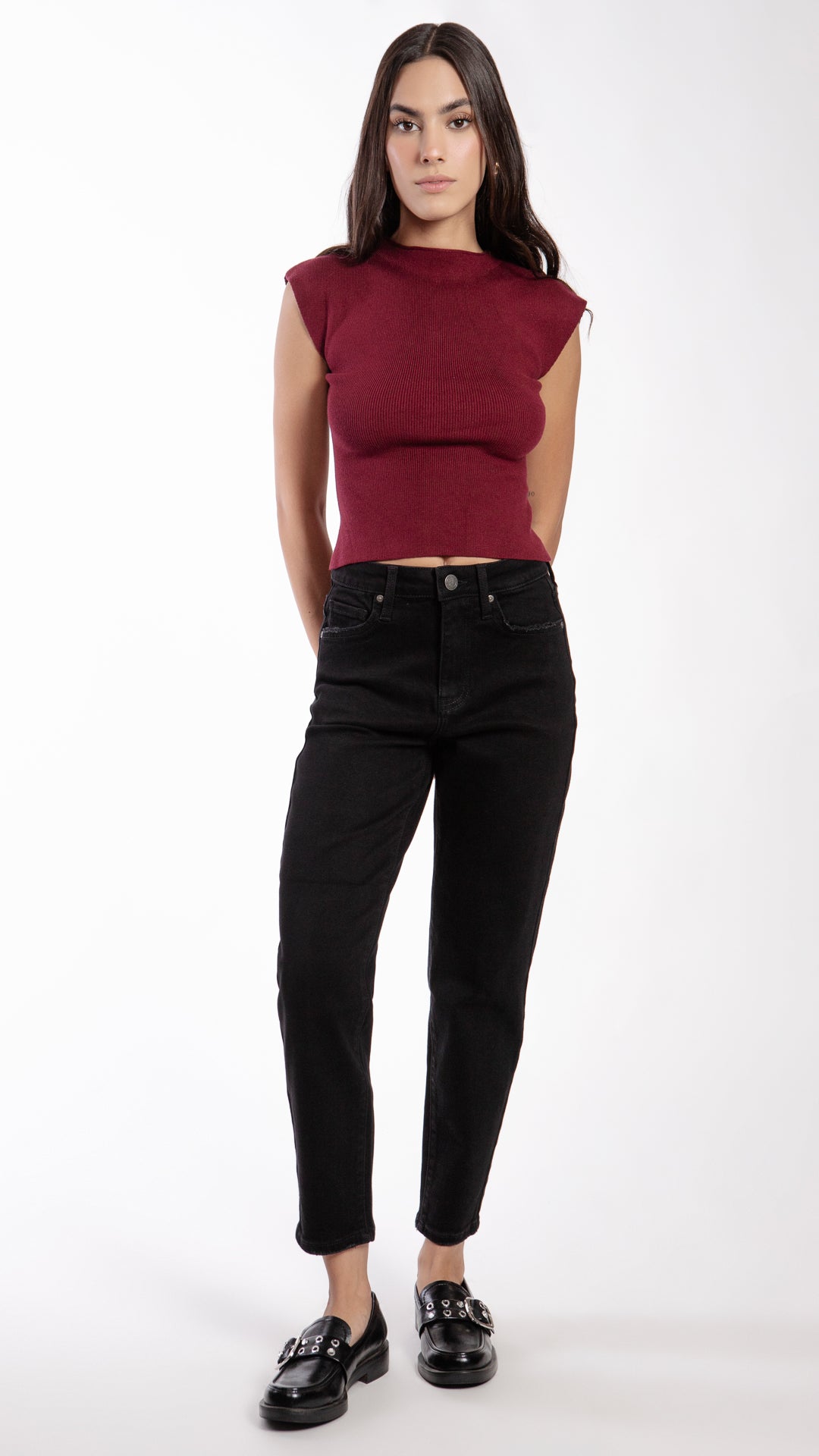Pantalon-mom-de-mezclilla-negro