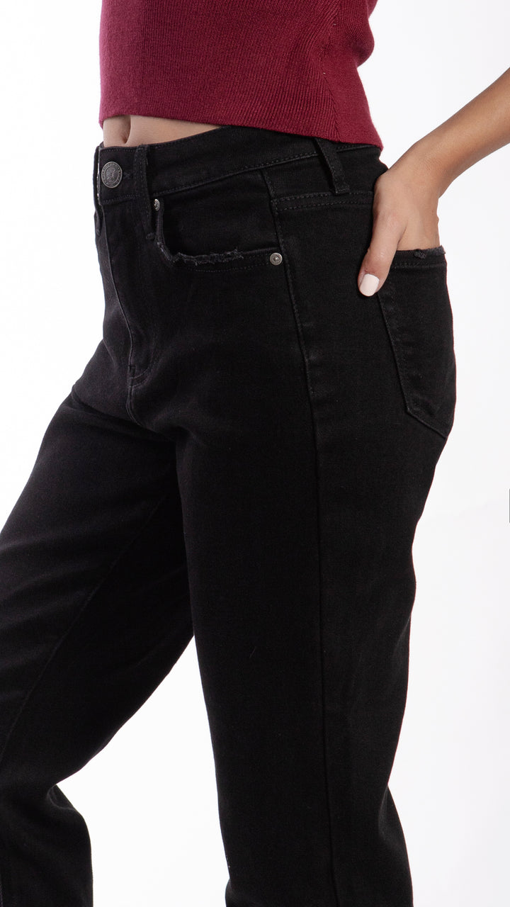 Pantalon-mom-de-mezclilla-detalle