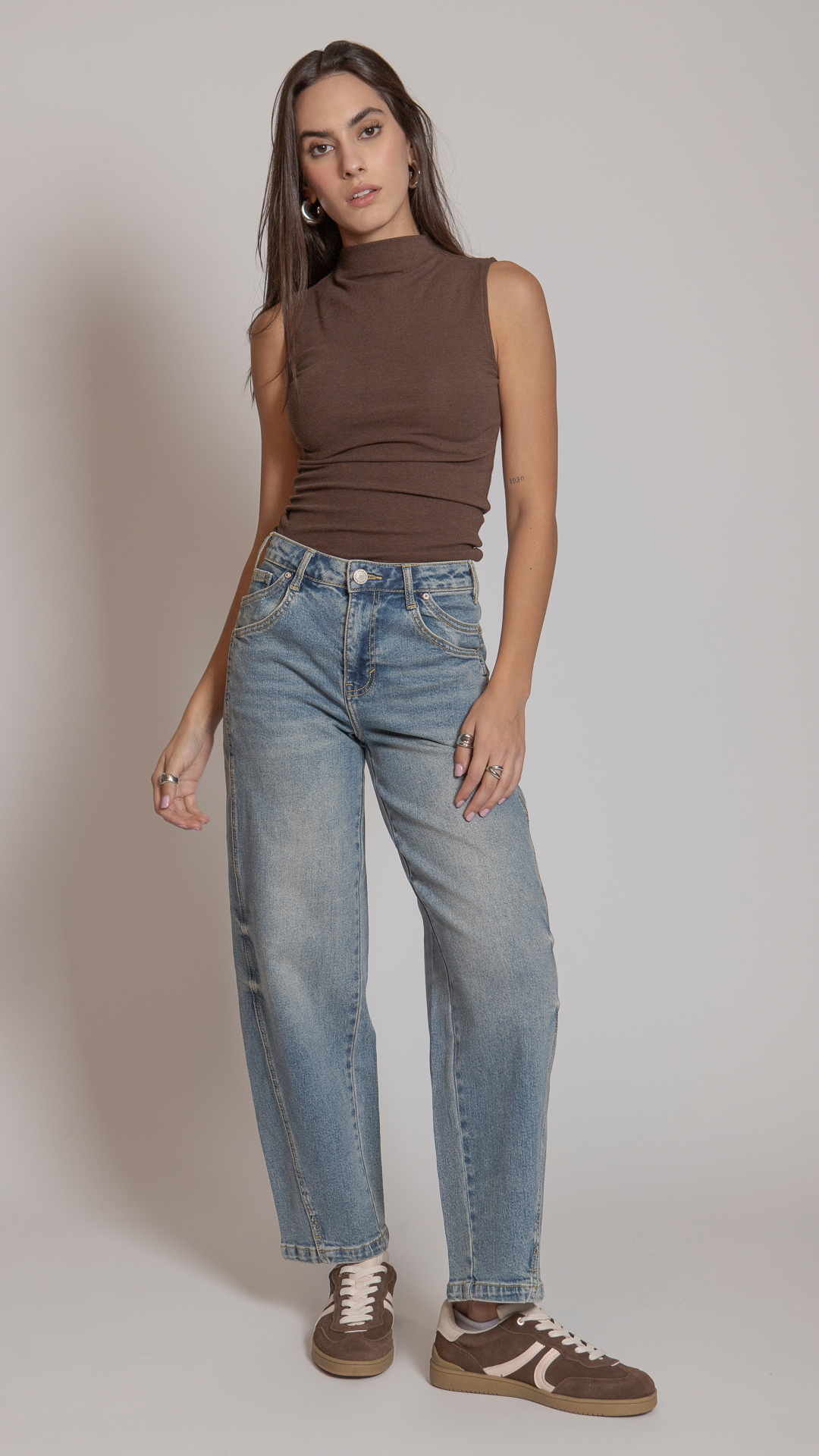 pantalon-barrel-azul-doble-bolsillo