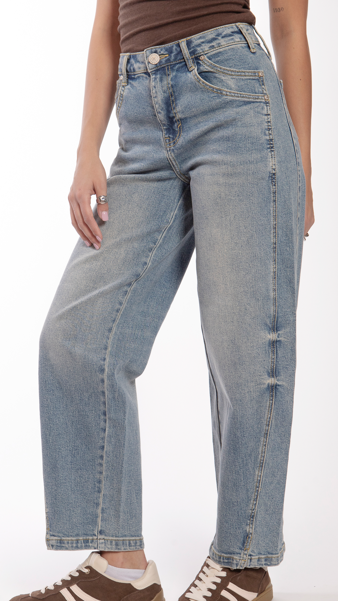 pantalon-mezclilla-mujer-corte-barrel