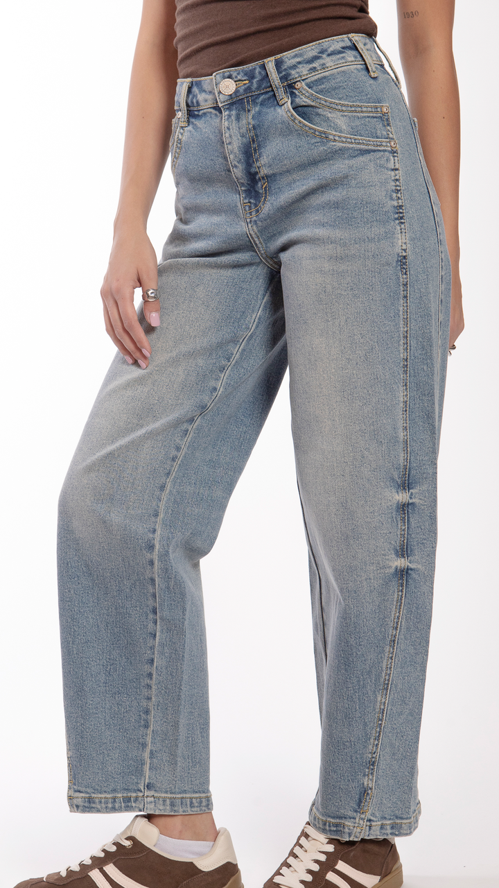 pantalon-mezclilla-mujer-corte-barrel