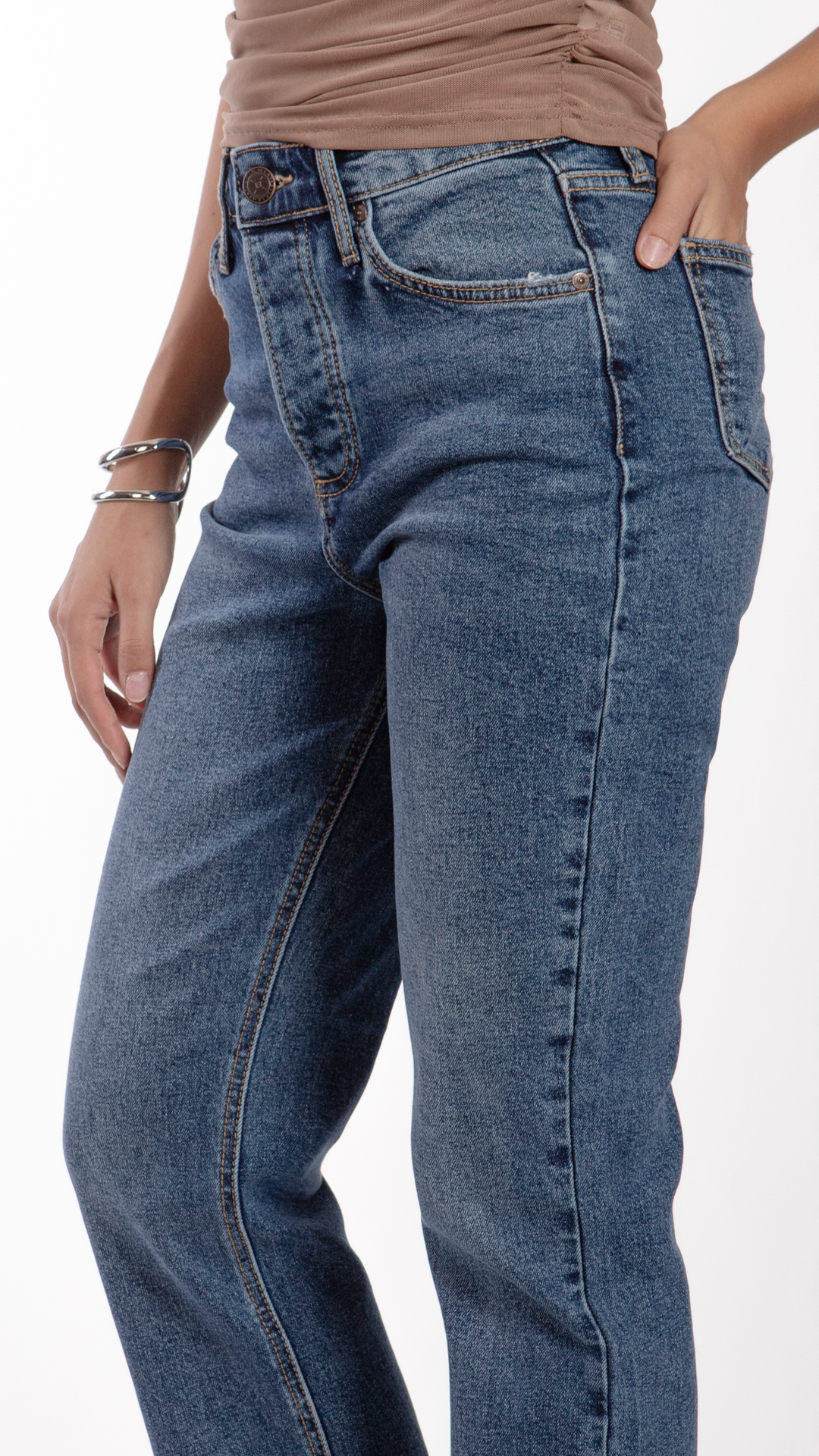 pantalon-straight-mujer-balam-bl7179-detalle-deslavado-bolsillos