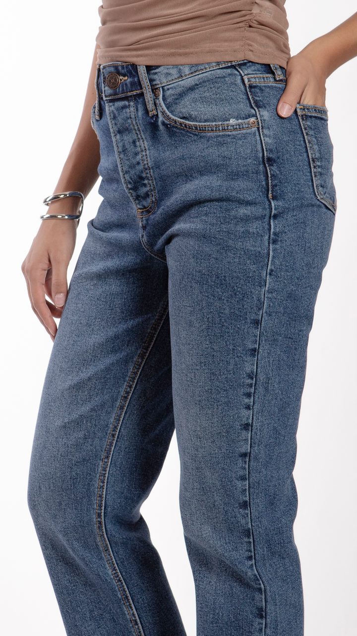 pantalon-straight-mujer-balam-bl7179-detalle-deslavado-bolsillos