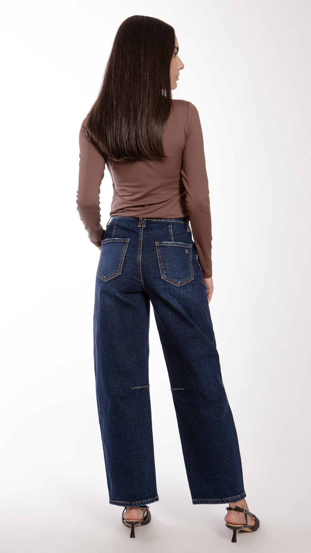 pantalon-barrel-azul-oscuro-pinzas