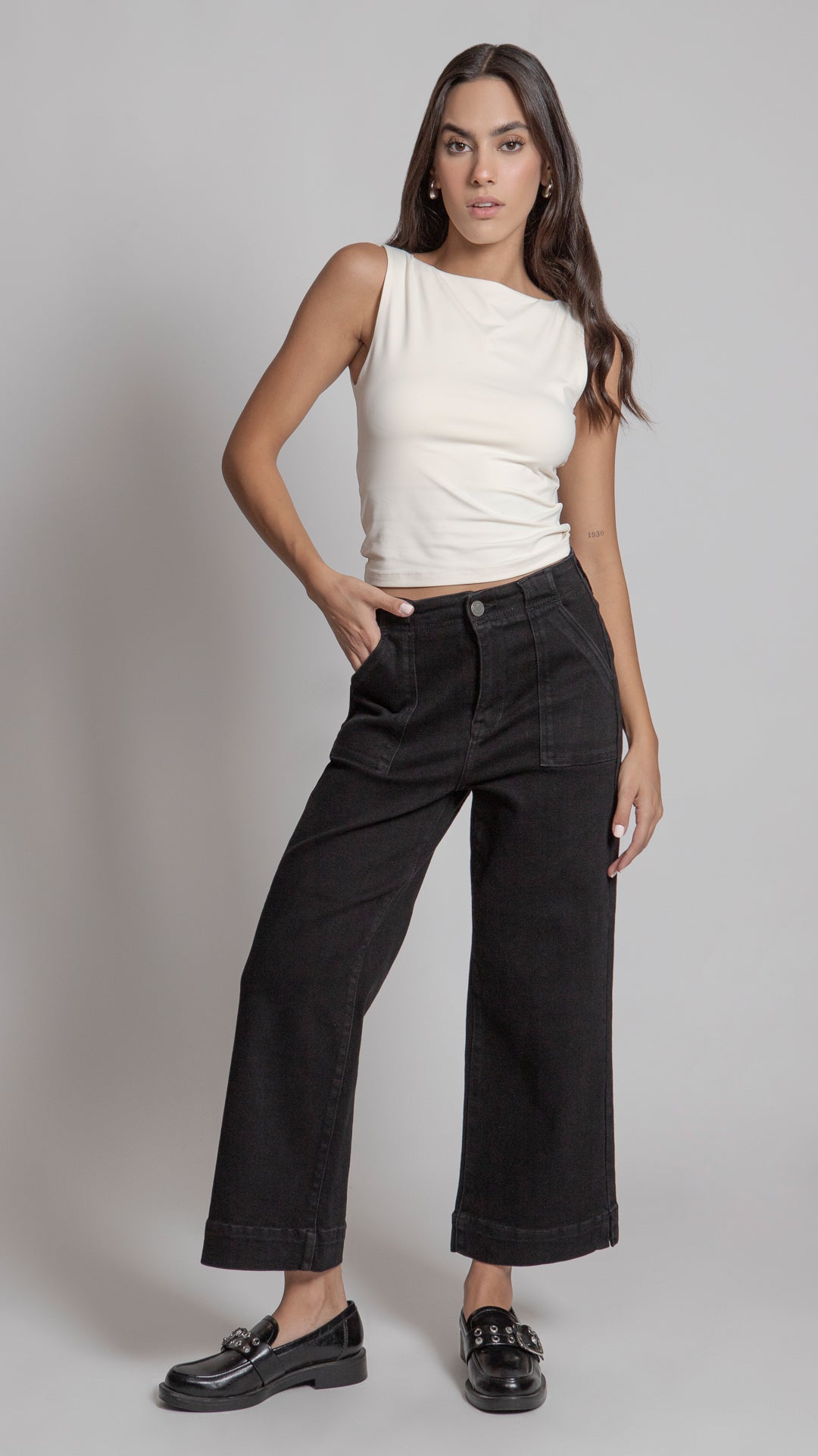 Jeans-culotte-negro-básico