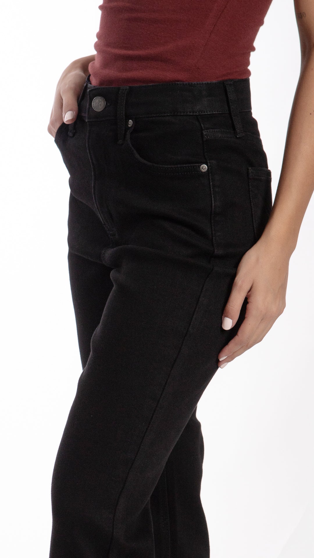 pantalon-straight-mujer-bl7243-negro-detalle