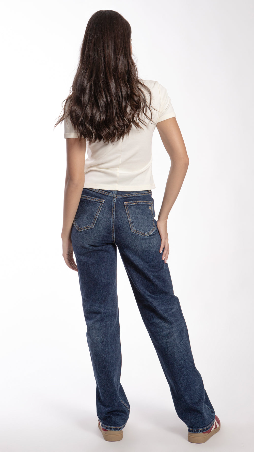 Jeans-wide-leg-de-mezclilla-azul-oscuro-espalda