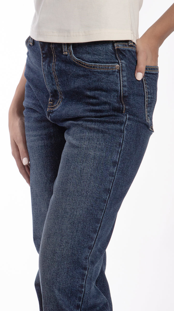 Jeans-wide-leg-de-mezclilla-azul-oscuro-espalda-detalle