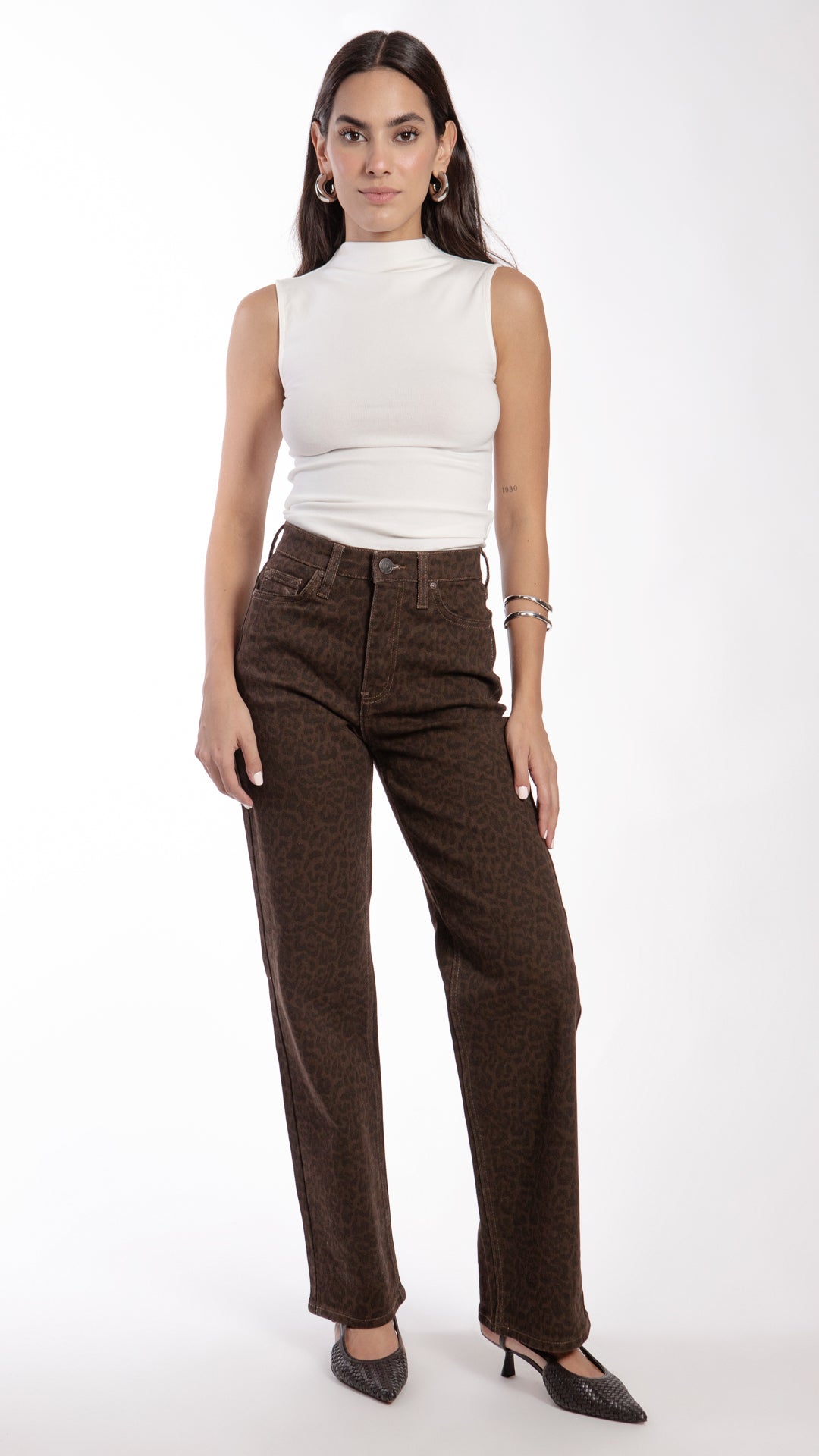 pantalon-wide-leg-mujer-bl7264-cafe-cheetah-modelo