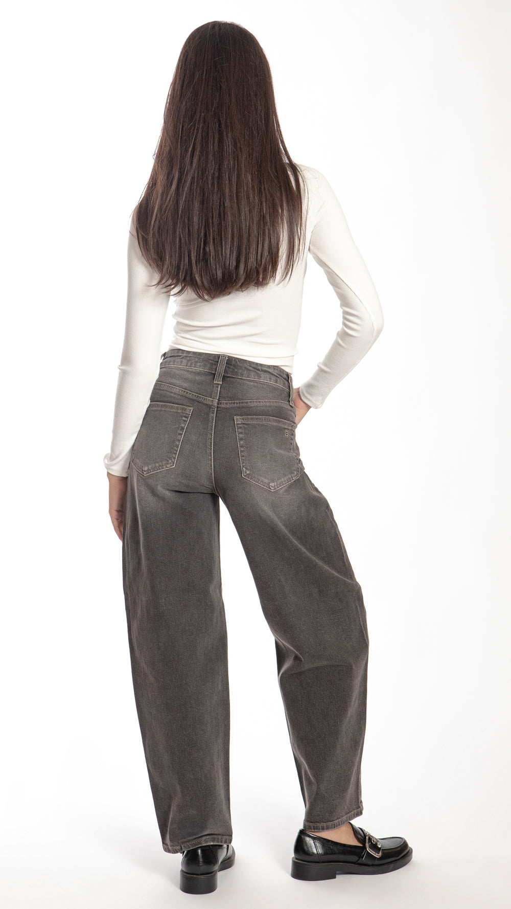 pantalon-barrel-mujer-bl7281-gris-deslavado-espalda