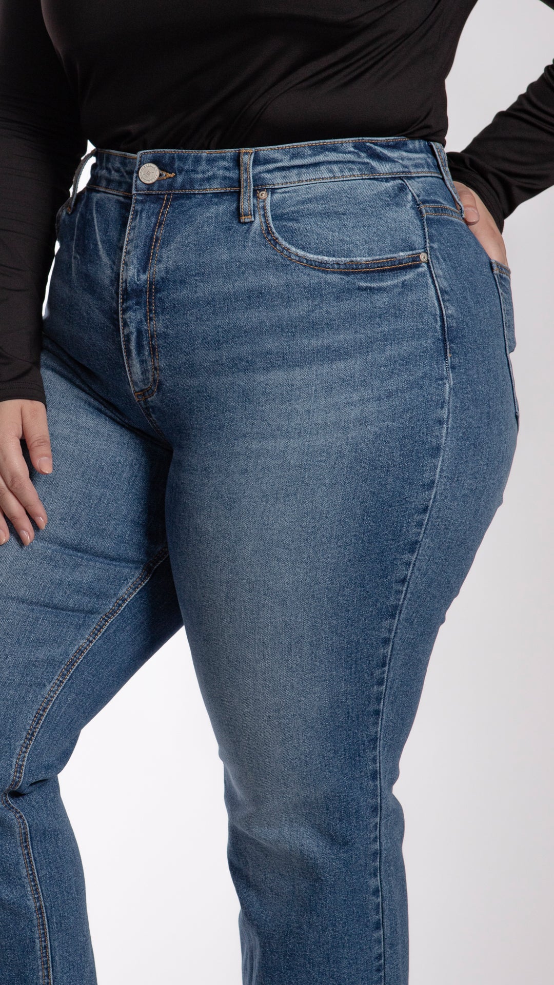pantalon-straight-curvy-bl7280-azul-medio-detalle